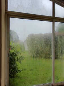 Nettoyage de vitres en hauteur à Léguevin – avant/après en images